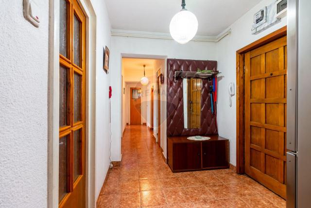 Apartament cu 4 camere de vanzare in Bloc Gioconda I Ploiesti - 7/14