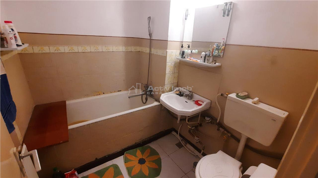 Apartament Cameliei   bloc anvelopat   bucatarie mare - 7/10