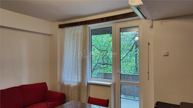 Pozitie ultracentrala, racoros, curat, 2 camere, semidecomandat - 8/10