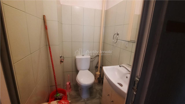 Apartament 3 camaere   Bariera Bucuresti   2 bai - 9/10