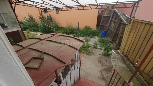 Casa pe un singur nivel   curte proprie   Sala Sporturilor - 5/10