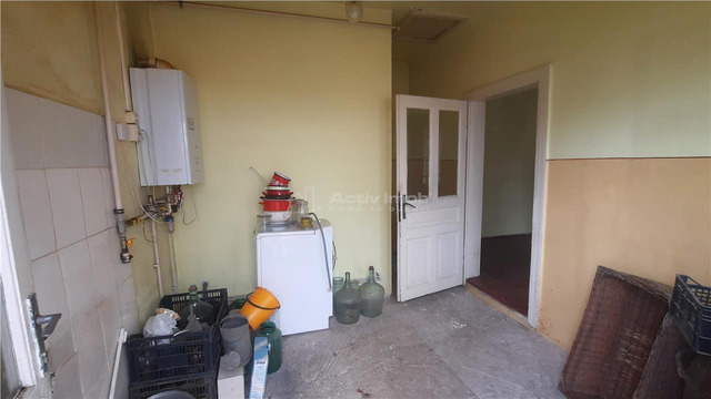 Casa pe un singur nivel   curte proprie   Sala Sporturilor - 7/10