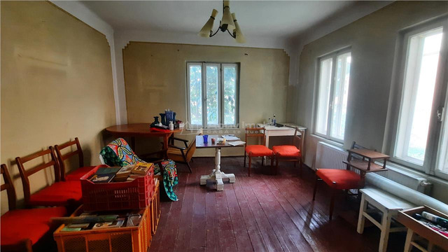 Casa pe un singur nivel   curte proprie   Sala Sporturilor - 10/10