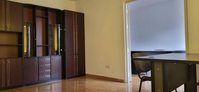 Închiriez apartament  2 camere zona ultracentrala - 2/10
